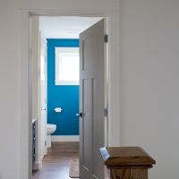 colour block bathroom wall